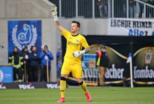 26 01 2025, xmohx, Soccer 2 Bundesliga, SV Darmstadt 98 SC Paderborn 07 emspor, v l Goalkeeper Manuel Riemann Paderborn celebrates the 1 0 from felix Platte DFL DFB REGULATIONS PROHIBIT ANY USE OF PHOTOGRAPHS as IMAGE SEQUENCES and or QUASI VIDEO Darmstadt