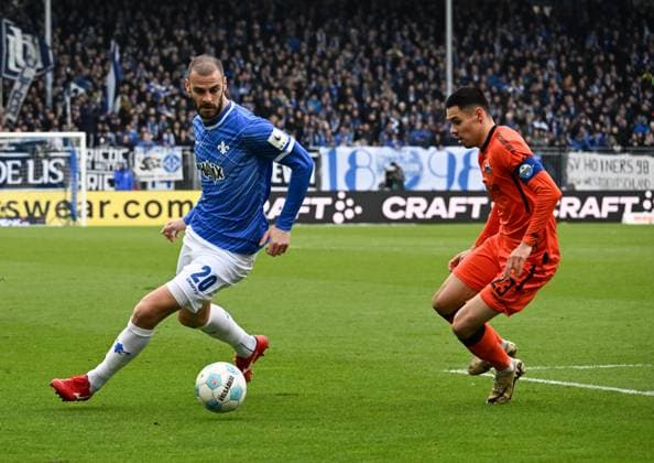 26 01 2025, xsltx, Fußball 2 Bundesliga, SV Darmstadt 98 SC Paderborn 07 emspor, v l Aleksandar Vukotic SV Darmstadt 98 , Raphael Obermair SC Paderborn 07 DFL DFB REGULATIONS PROHIBIT ANY USE OF PHOTOGRAPHS as IMAGE SEQUENCES and or QUASI VIDEO