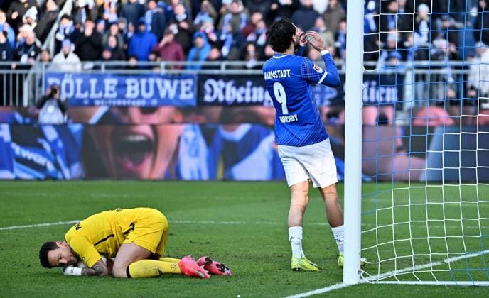 26 01 2025, xfux, Fussball 2 Bundesliga, SV Darmstadt 98 SC Paderborn 07 emspor, v l Manuel Riemann SC Paderborn , Fraser Hornby SV Darmstadt 98 enttaeuscht, enttaeuscht looking, dissapointed DFL DFB REGULATIONS PROHIBIT ANY USE OF PHOTOGRAPHS as IMAGE SEQUENCES and or QUASI VIDEO Darmstadt