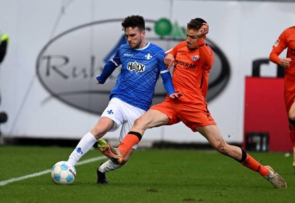 26 01 2025, xfux, Fußball 2 Bundesliga, SV Darmstadt 98 SC Paderborn 07 emspor, v l Sergio Lopez Lopez SV Darmstadt 98 , Filip Bilbija SC Paderborn Zweikampf, Action, Aktion, Battles for the Ball DFL DFB REGULATIONS PROHIBIT ANY USE OF PHOTOGRAPHS as IMAGE SEQUENCES and or QUASI VIDEO Darmstadt