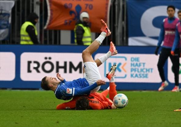 26 01 2025, xsltx, Soccer 2 Bundesliga, SV Darmstadt 98 SC Paderborn 07 emspor, v l Luca Marseiler SV Darmstadt 98 , Casper Terho SC Paderborn 07 DFL DFB REGULATIONS PROHIBIT ANY USE OF PHOTOGRAPHS as IMAGE SEQUENCES and or QUASI VIDEO