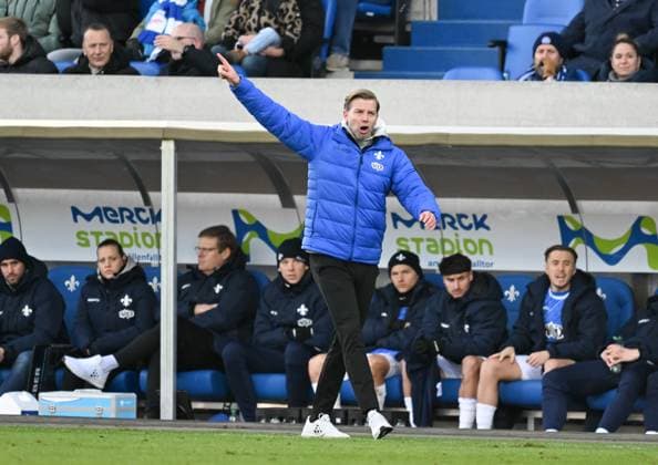 26 01 2025, xsltx, Soccer 2 Bundesliga, SV Darmstadt 98 SC Paderborn 07 emspor, v l Florian Kohfeldt Head Coach SV Darmstadt 98 DFL DFB REGULATIONS PROHIBIT ANY USE OF PHOTOGRAPHS as IMAGE SEQUENCES and or QUASI VIDEO