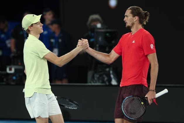 Alexander Zverev congratulates the winner Jannik Sinner Australian Open 2025, Melbourne Park, Melbourne, Victoria, Australia Copyright: xJuergenxHasenkopfx