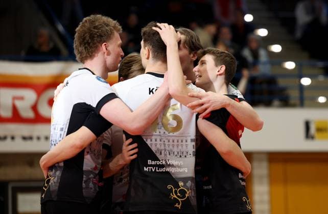 BAU 26 01 2025 Ludwigsburg Volleyball Barock Volleys MTV Ludwigsburg vs TV Bühl, Ludwigsburg cheers, Laurin Schiegl LB on the right