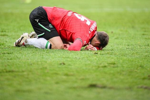 2 Bundesliga Hannover 06 SC Preußen Münster on 26 01 2025 at the HDI Arena in Hannover Phil Neumann Hannover 96 dissatisfied, disappointed, disappointed, dejected MT