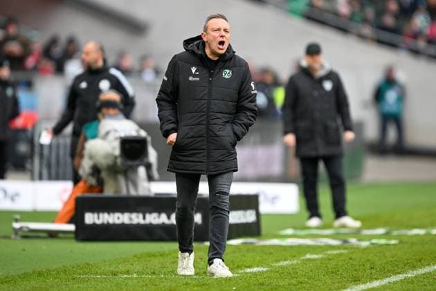 2 Bundesliga Hannover 06 SC Preußen Münster on 26 01 2025 at the HDI Arena in Hannover Coach Andre Breitenreiter Hannover 96 dissatisfied, disappointed, disappointed, dejected MT