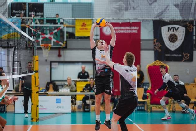Ryan Slater Barock Volleys MTV Ludwigsburg, 18 at serve, Barock Volleys MTV Ludwigsburg vs TV Buehl, Volleyball, 2 Volleyball Bundesliga, 2 BLM Sued, Men, 15 Matchday, Season 2024 2025, 26 01 2025, Barock Volleys MTV Ludwigsburg vs TV Buehl, Volleyball, 2 Volleyball Bundesliga, 2 BLM Sued, Men, 15 Matchday, Season 2024 2025, 26 01 2025 Ludwigsburg Copyright: xEibner-Pressefoto LarsxNeumannx EP_LNN