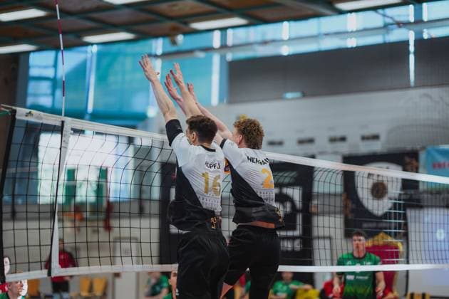 Tim Kopfli Barock Volleys MTV Ludwigsburg, 16 and Philipp Herrmann Barock Volleys MTV Ludwigsburg, 02 at the block, Barock Volleys MTV Ludwigsburg vs TV Buehl, Volleyball, 2 Volleyball Bundesliga, 2 BLM Sued, Men, 15 Matchday, Season 2024 2025, 26 01 2025, Barock Volleys MTV Ludwigsburg vs TV Buehl, Volleyball, 2 Volleyball Bundesliga, 2 BLM Sued, Men, 15 Matchday, Season 2024 2025, 26 01 2025 Ludwigsburg Copyright: xEibner-Pressefoto LarsxNeumannx EP_LNN