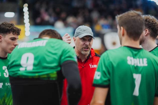 Uwe Dienst TV Buehl, Coach very energetic in timeout, Barock Volleys MTV Ludwigsburg vs TV Buehl, Volleyball, 2 Volleyball Bundesliga, 2 BLM Sued, Men, 15 Matchday, Season 2024 2025, 26 01 2025, Barock Volleys MTV Ludwigsburg vs TV Buehl, Volleyball, 2 Volleyball Bundesliga, 2 BLM Sued, Men, 15 Matchday, Season 2024 2025, 26 01 2025 Ludwigsburg Copyright: xEibner-Pressefoto LarsxNeumannx EP_LNN
