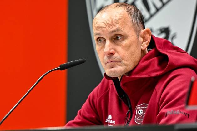 Coach Heiko Herrlich Unterhaching at the press conference, press conference, portrait, single picture, action, looking disappointed, disappointment, frustration, disappointed, pessimistic, 26 01 2025, Ingolstadt Germany , Football, 3 Liga, FC Ingolstadt 04 SpVgg Unterhaching, DFB DFL REGULATIONS PROHIBIT ANY USE OF PHOTOGRAPHS AS IMAGE SEQUENCES AND OR QUASI VIDEO xslx