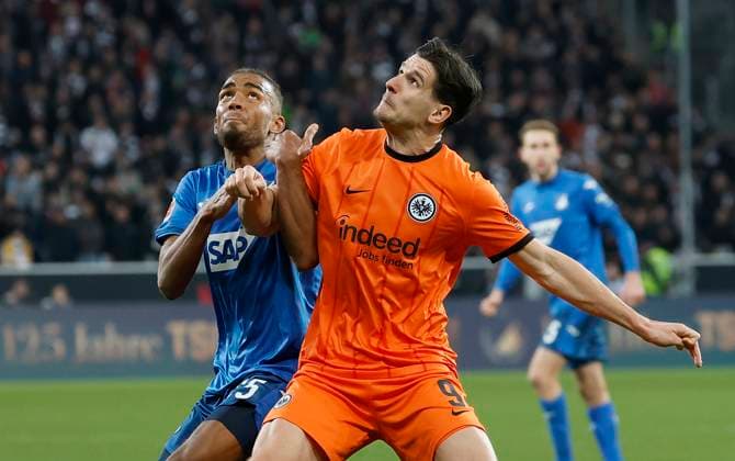 f l Kevin Akpoguma TSG Hoffenheim, 25 and Igor Matanovic Eintracht Frankfurt, 9 , 26 01 2025, Football, Bundesliga, TSG Hoffenheim Eintracht Frankfurt, GER, Sinsheim, PreZero Arena, DFL REGULATIONS PROHIBIT ANY USE OF PHOTOGRAPHS AS IMAGE SEQUENCES AND OR QUASI VIDEO Copyright: HMBxMedia xHeikoxBecker