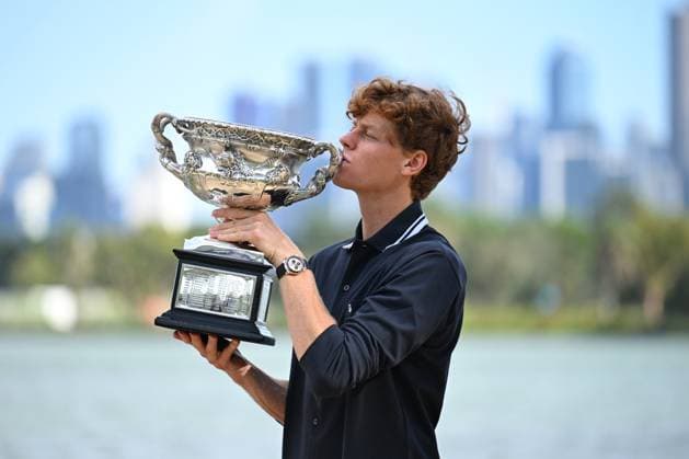 AUSTRALIAN OPEN MENS FINAL WINNER, Jannik Sinner celebrates his Australian Open men?s singles title win with a photoshoot at Albert Park Lake in Melbourne, Monday, January 27, 2025. Jannik Sinner is celebrating his second consecutive Australian Open men?s singles title. ( NO ARCHIVING, EDITORIAL USE ONLY, NO USE IN BOOKS WITHOUT CONSENT MELBOURNE VICTORIA AUSTRALIA  Copyright: xJAMESxROSSx 20250127126553331785