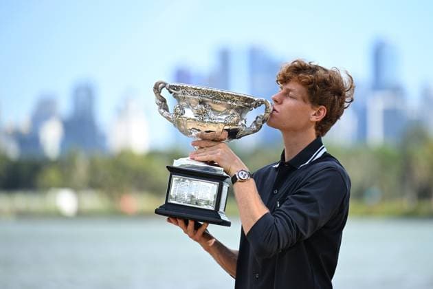 AUSTRALIAN OPEN MENS FINAL WINNER, Jannik Sinner celebrates his Australian Open men?s singles title win with a photoshoot at Albert Park Lake in Melbourne, Monday, January 27, 2025. Jannik Sinner is celebrating his second consecutive Australian Open men?s singles title. ( NO ARCHIVING, EDITORIAL USE ONLY, NO USE IN BOOKS WITHOUT CONSENT MELBOURNE VICTORIA AUSTRALIA  Copyright: xJAMESxROSSx 20250127163580862525