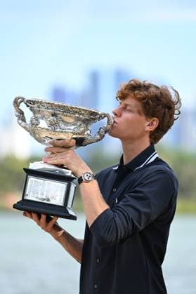 AUSTRALIAN OPEN MENS FINAL WINNER, Jannik Sinner celebrates his Australian Open men?s singles title win with a photoshoot at Albert Park Lake in Melbourne, Monday, January 27, 2025. Jannik Sinner is celebrating his second consecutive Australian Open men?s singles title. ( NO ARCHIVING, EDITORIAL USE ONLY, NO USE IN BOOKS WITHOUT CONSENT MELBOURNE VICTORIA AUSTRALIA  Copyright: xJAMESxROSSx 20250127144111697880