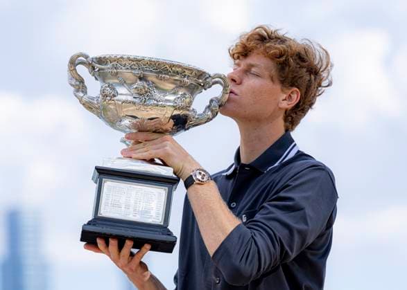 (250127) -- MELBOURNE, Jan. 27, 2025 -- Jannik Sinner of Italy kisses with the trophy during the Australian Open winner photo shoot at the Albert Park Lake, in Melbourne, Australia, Jan. 27, 2025. (Photo by Xinhua) (SP)AUSTRALIA-MELBOURNE-TENNIS-AUSTRALIAN OPEN-TROPHY ChuxChen 