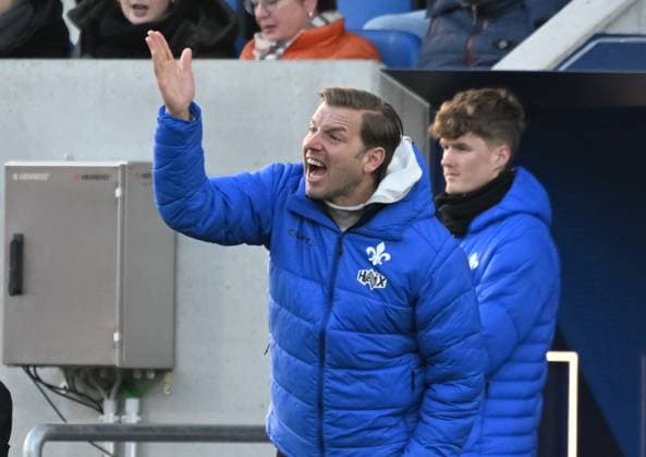 26 01 2025, xsltx, Soccer 2 Bundesliga, SV Darmstadt 98 SC Paderborn 07 emspor, v l Florian Kohfeldt Head Coach SV Darmstadt 98 DFL DFB REGULATIONS PROHIBIT ANY USE OF PHOTOGRAPHS as IMAGE SEQUENCES and or QUASI VIDEO