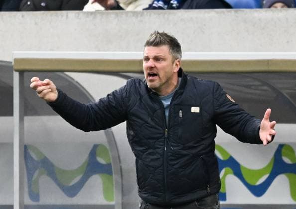 26 01 2025, xsltx, Soccer 2 Bundesliga, SV Darmstadt 98 SC Paderborn 07 emspor, v l Lukas Kwasniok Head Coach SC Paderborn 07 DFL DFB REGULATIONS PROHIBIT ANY USE OF PHOTOGRAPHS as IMAGE SEQUENCES and or QUASI VIDEO