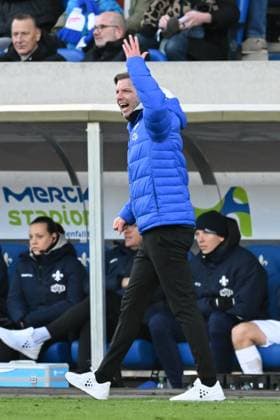 26 01 2025, xsltx, Soccer 2 Bundesliga, SV Darmstadt 98 SC Paderborn 07 emspor, v l Florian Kohfeldt Head Coach SV Darmstadt 98 DFL DFB REGULATIONS PROHIBIT ANY USE OF PHOTOGRAPHS as IMAGE SEQUENCES and or QUASI VIDEO