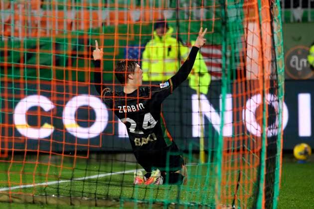 Bilder des Jahres 2025, Sport 01 Januar Sport Themen der Woche KW05 Sport Bilder des Tages Venezia s Alessio Zerbin celebration goal 1-0 during the Serie A enilive soccer match between Venezia and Hellas Verona at the Pier Luigi Penzo Stadium, north Est Italy -Monday January 27, 2025. - Soccer  Copyright: xPaolaxGarbuio Lapressex