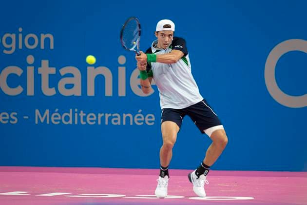 Arthur Cazaux face a Stan Wawrinka a l ATP, Tennis Herren 250 Guillaume Bonnefont IP3, Perols, France. Arthur Cazaux face a Stan Wawrinka a l ATP 250. Arthur Cazaux s est impose 6-4 6-3 et est qualifie pour le deuxieme tour. Arthur Cazaux faces Stan Wawrinka at the ATP 250. Arthur Cazaux won 6-4 6-3 and is qualified for the second round. PEROLS Occitanie France  Copyright: xIP3xPRESS MAXPPPxGuillaumexBonnefontx IP3GBON250127003 IP3GBON250127003