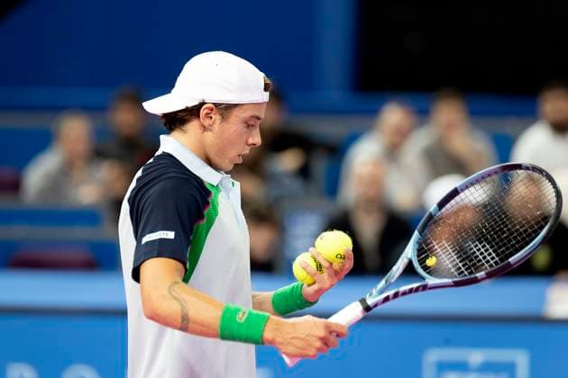 Arthur Cazaux face a Stan Wawrinka a l ATP, Tennis Herren 250 Guillaume Bonnefont IP3, Perols, France. Arthur Cazaux face a Stan Wawrinka a l ATP 250. Arthur Cazaux s est impose 6-4 6-3 et est qualifie pour le deuxieme tour. Arthur Cazaux faces Stan Wawrinka at the ATP 250. Arthur Cazaux won 6-4 6-3 and is qualified for the second round. PEROLS Occitanie France  Copyright: xIP3xPRESS MAXPPPxGuillaumexBonnefontx IP3GBON250127005 IP3GBON250127005