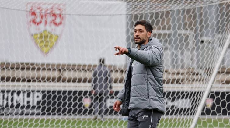 28 01 2025 Stuttgart , Champions League soccer VfB Stuttgart vs Paris St Germain, VfB Stuttgart final training, Co Trainer Malik Fathi According to the regulations of the DFL German Football League, it is prohibited to use or have used photographs taken in the stadium and or of the match in the form of sequential images and or video-like photo series