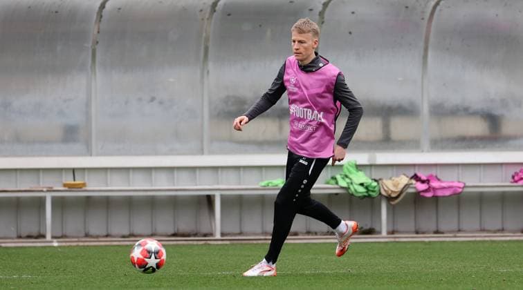 28 01 2025 Stuttgart , Champions League soccer VfB Stuttgart vs Paris St Germain, VfB Stuttgart final training, Chris Führich In accordance with the regulations of the DFL German Football League, it is prohibited to use or have used photographs taken in the stadium and or of the match in the form of sequential images and or video-like photo series