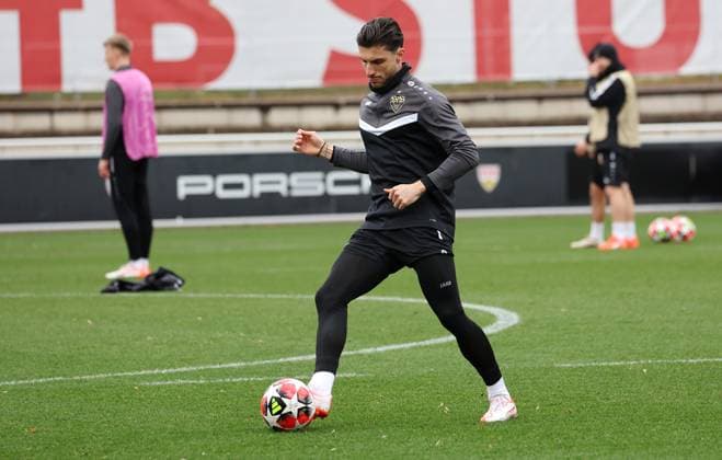 28 01 2025 Stuttgart , Champions League soccer VfB Stuttgart vs Paris St Germain, VfB Stuttgart final training, Leonidas Stergiou In accordance with the regulations of the DFL German Football League, it is prohibited to use or have used photographs taken in the stadium and or of the match in the form of sequential images and or video-like photo series