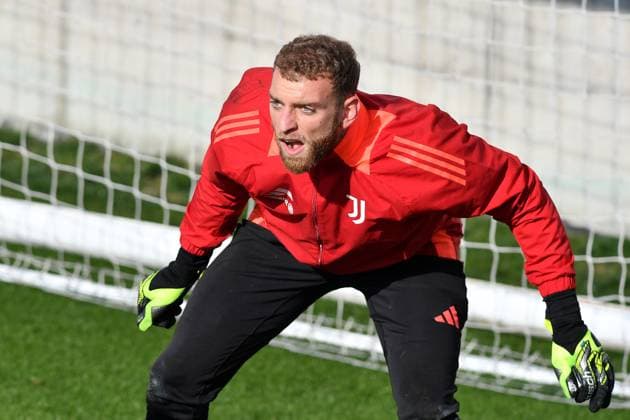 Michele Di Gregorio of Juventus FC during Champions League 2024 2025 training at JTC Continassa on January 28, 2025 in Turin, Italy - ph Giuliano Marchisciano  Copyright: xGiulianoxMarchisciano IPAxSportx xipa-agency.netx xx IPA_53393929 IPA_Agency_IPA53393929