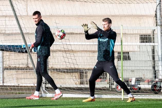 UEFA Champions League training Bayer 04 Leverkusen, 28 01 2025 Lukas Hradecky Bayer 04 Leverkusen, 1 with ball UEFA Champions League training Bayer 04 Leverkusen before the match against Sparta Prague Ulrich Haberland Stadion, Leverkusen on 28 01 2025 Copyright: xBEAUTIFULxSPORTS Wunderlx