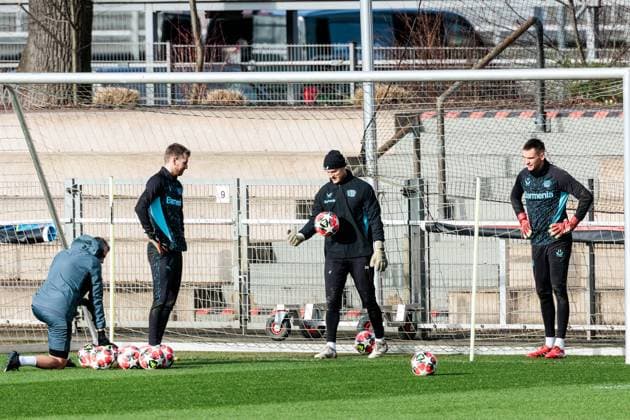 UEFA Champions League training Bayer 04 Leverkusen, 28 01 2025 Lukas Hradecky Bayer 04 Leverkusen, 1 , Niklas Lomb Bayer 04 Leverkusen, 36 , Matej Kovar Bayer 04 Leverkusen, 17 UEFA Champions League training Bayer 04 Leverkusen before the match against Sparta Prague Ulrich Haberland Stadion, Leverkusen on 28 01 2025 Copyright: xBEAUTIFULxSPORTS Wunderlx