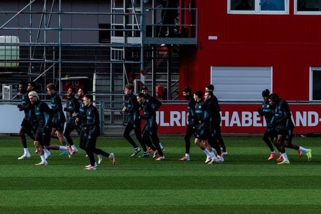 UEFA Champions League training Bayer 04 Leverkusen, 28 01 2025 The players warm up UEFA Champions League training Bayer 04 Leverkusen before the match against Sparta Prague Ulrich Haberland Stadion, Leverkusen on 28 01 2025 Copyright: xBEAUTIFULxSPORTS Wunderlx