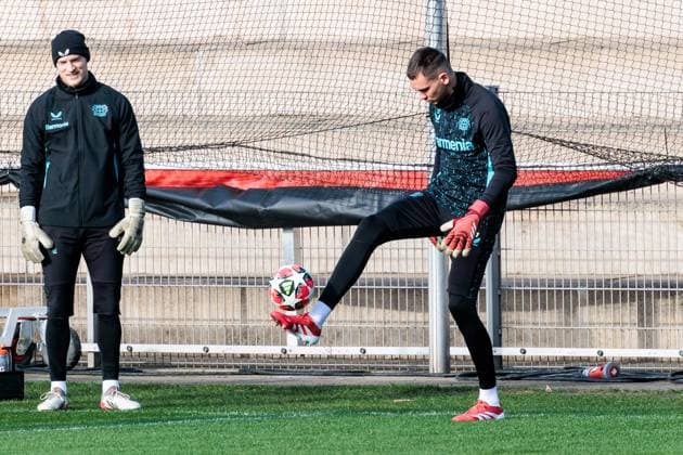 UEFA Champions League: Training Bayer 04 Leverkusen, 28.01.2025 Matej Kovar (Bayer 04 Leverkusen, 17) am Ball UEFA Champions League: Training Bayer 04 Leverkusen vor dem Spiel gegen Sparta Prag; Ulrich-Haberland-Stadion, Leverkusen am 28.01.2025 Copyright: xBEAUTIFULxSPORTS Wunderlx