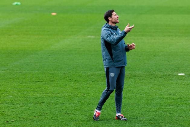 UEFA Champions League training Bayer 04 Leverkusen, 28 01 2025 Xabi Alonso head coach Bayer 04 Leverkusen gestures UEFA Champions League training Bayer 04 Leverkusen before the match against Sparta Prague Ulrich Haberland Stadion, Leverkusen on 28 01 2025 Copyright: xBEAUTIFULxSPORTS Wunderlx