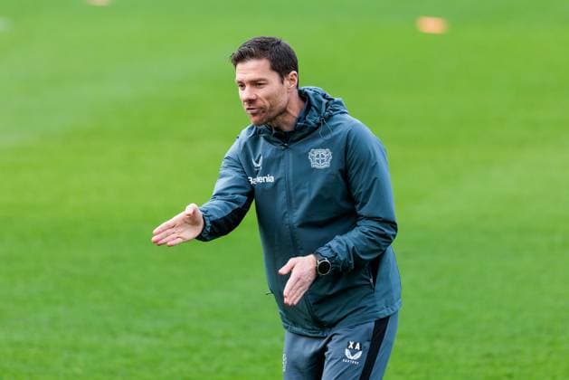 UEFA Champions League training Bayer 04 Leverkusen, 28 01 2025 Xabi Alonso head coach Bayer 04 Leverkusen gestures UEFA Champions League training Bayer 04 Leverkusen before the match against Sparta Prague Ulrich Haberland Stadion, Leverkusen on 28 01 2025 Copyright: xBEAUTIFULxSPORTS Wunderlx