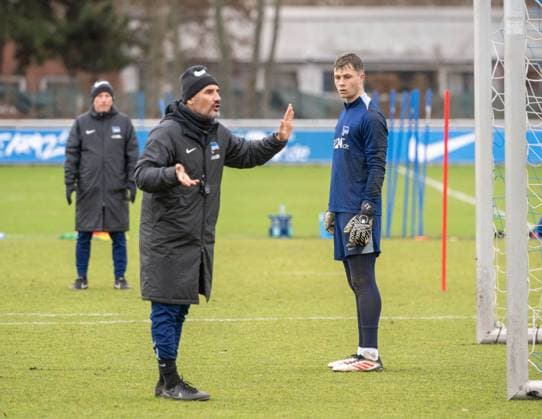 Soccer, Men, Season 2024 2025, 2 Bundesliga, Hertha BSC, Training, f l Coach Cristian Fiel Hertha BSC , Goalkeeper Tjark Ernst Hertha BSC , 28 01 2025, Copyright: xMatthiasxKochx