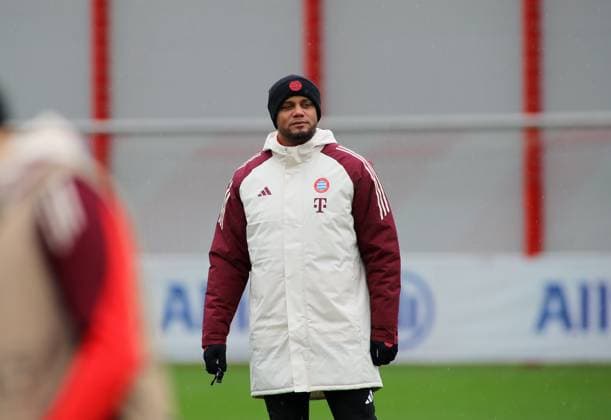 Munich, Germany, January 28, 2025 Football, Men, Season 2024 2025, FC Bayern Munich, Final training, Training, Champions League Vincent Kompany, Coach FC Bayern Munich watches the training session
