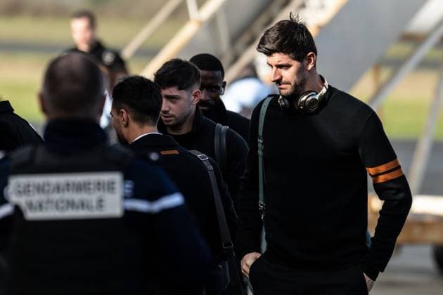 Arrivee joueurs du Real Madrid PHOTOPQR OUEST FRANCE Guillaume Saligot Ouest-France ; Tremuson ; 28 01 2025 ; Football Ligue des Champions J8 Stade Brestois 29 ( Brest SB29 ) VS. Real Madrid ( Réal Madrid ) Arrivee des joueurs du Real Madrid a l aeroport de Saint-Brieuc a Tremuson ( Cotes d Armor Côtes-d Armor ) le 28 janvier 2025 . Ici Thibaut Courtois ( Real Madrid ) a la descente du bus . Photo : Guillaume Saligot Ouest-France Arrival of Real Madrid players at Saint-Brieuc airport, the day before the Champions League match against Stade Brestois Jan 28 2025 Tremuson France  Copyright: xPHOTOPQR OUESTxFRANCE MAXPPPxGuillaumexSaligotx xOuest-Francex 20250128OFR6476 20250128OFR6476