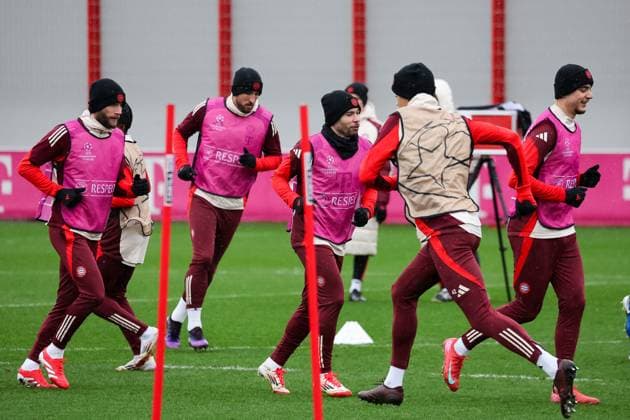 Players train on the training pitch, Konrad Laimer FC Bayern Muenchen, 27 with Harry Kane FC Bayern Muenchen, 09 and Raphael Guerreiro FC Bayern Muenchen, 22 , with Jamal Musiala FC Bayern Muenchen, 42 and Aleksandar Pavlovic FC Bayern Muenchen, 45 , GER, Final training, FC Bayern Muenchen, Football, UEFA Champions League, Matchday 8, Season 2024 2025, 28 01 2025, GER, Final training, FC Bayern Muenchen, Football, UEFA Champions League, Matchday 8, Season 2024 2025, 28 01 2025 Muenchen Copyright: xEibner-Pressefoto JennixMaulx EP_JML