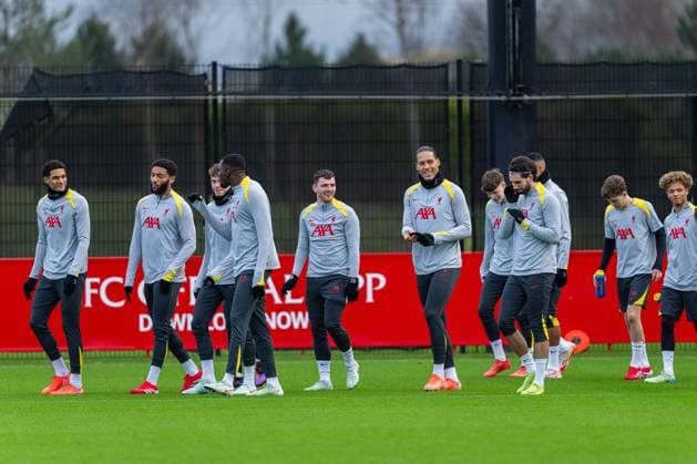 Football - UEFA Champions League - League Phase - PSV Eindhoven v Liverpool FC - MD-1 LIVERPOOL, ENGLAND - Tuesday, January 28, 2025: Liverpool s Andy Robertson and captain Virgil van Dijk during a training session at the AXA Training Centre ahead of the UEFA Champions League match between PSV Eindhoven and Liverpool FC. (Photo by Jon Super Propaganda) LIVERPOOL AXA Training Centre MERSEYSIDE ENGLAND  Copyright: xDavidxRawcliffex P2025-01-28-PSV_Liverpool_MD-1-2