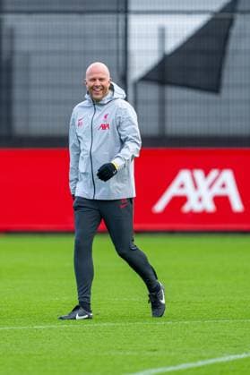 Football - UEFA Champions League - League Phase - PSV Eindhoven v Liverpool FC - MD-1 LIVERPOOL, ENGLAND - Tuesday, January 28, 2025: Liverpool s head coach Arne Slot during a training session at the AXA Training Centre ahead of the UEFA Champions League match between PSV Eindhoven and Liverpool FC. (Photo by Jon Super Propaganda) LIVERPOOL AXA Training Centre MERSEYSIDE ENGLAND  Copyright: xDavidxRawcliffex P2025-01-28-PSV_Liverpool_MD-1