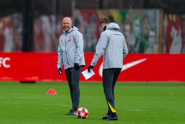 Football - UEFA Champions League - League Phase - PSV Eindhoven v Liverpool FC - MD-1 LIVERPOOL, ENGLAND - Tuesday, January 28, 2025: Liverpool s head coach Arne Slot during a training session at the AXA Training Centre ahead of the UEFA Champions League match between PSV Eindhoven and Liverpool FC. (Photo by Jon Super Propaganda) LIVERPOOL AXA Training Centre MERSEYSIDE ENGLAND  Copyright: xDavidxRawcliffex P2025-01-28-PSV_Liverpool_MD-1-5