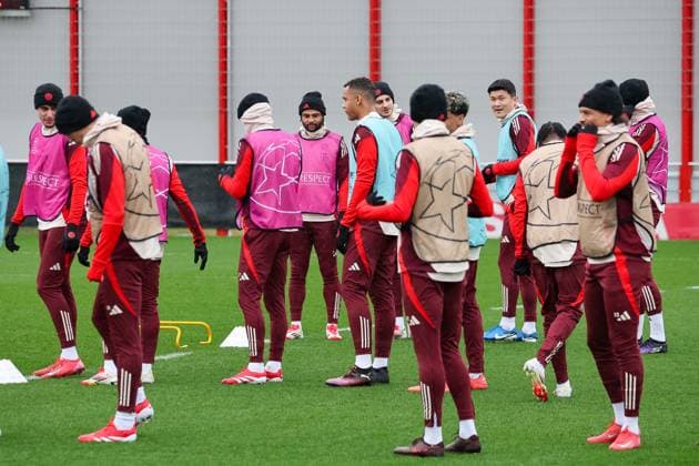 Team at training, Aleksandar Pavlovic FC Bayern Muenchen, 45 with Serge Gnabry FC Bayern Muenchen, 07 and Tarek Buchmann FC Bayern Muenchen, 28 , with Josip Stanisic FC Bayern Muenchen, 44 and Minjae Kim FC Bayern Muenchen, 03 , with Leroy Sane FC Bayern Muenchen, 10 , GER, Final training, FC Bayern Muenchen, Football, UEFA Champions League, Matchday 8, 2024 2025 season, 28 01 2025, GER, Final training, FC Bayern Muenchen, Football, UEFA Champions League, Matchday 8, 2024 2025 season, 28 01 2025 Muenchen Copyright: xEibner-Pressefoto JennixMaulx EP_JML