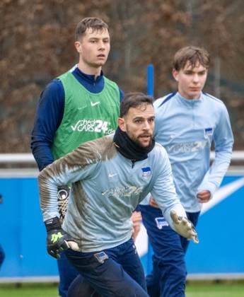 Soccer, Men, Season 2024 2025, 2 Bundesliga, Hertha BSC, Training, f l Goalkeeper Tjark Ernst Hertha BSC , Goalkeeper Marius Gersbeck Hertha BSC , 28 01 2025, Copyright: xMatthiasxKochx