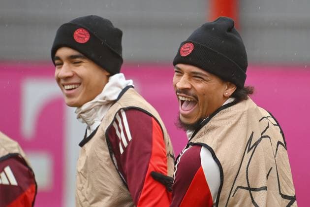 v re Leroy SANE Bayern Muenchen , Jamal MUSIALA Bayern Muenchen , laughing,smiling,laughing,optimistic,cheerful, Portrait,Portraet , Final Training,Training Football Champions League League Phase, FC Bayern Muenchen SK Slovan Bratislava on 29 01 2025 , A L L I A N Z A R E N A