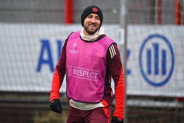 Harry KANE Bayern Muenchen laughing,laughing,laughing,optimistic,cheerful,action,single picture,cropped single motif,half figure,half figure final training,training soccer Champions League league phase, FC Bayern Muenchen SK Slovan Bratislava on 29 01 2025 , A L L I A N Z A R E N A