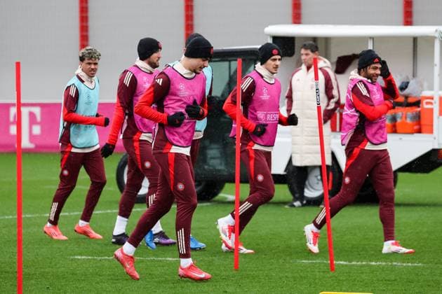 Players running during training, Adam Aznou FC Bayern Muenchen, 49 with Harry Kane FC Bayern Muenchen, 09 and Aleksandar Pavlovic FC Bayern Muenchen, 45 , with Josip Stanisic FC Bayern Muenchen, 44 and Serge Gnabry FC Bayern Muenchen, 07 , GER, Final training, FC Bayern Muenchen, Football, UEFA Champions League, Matchday 8, Season 2024 2025, 28 01 2025, GER, Final training, FC Bayern Muenchen, Football, UEFA Champions League, Matchday 8, Season 2024 2025, 28 01 2025 Muenchen Copyright: xEibner-Pressefoto JennixMaulx EP_JML