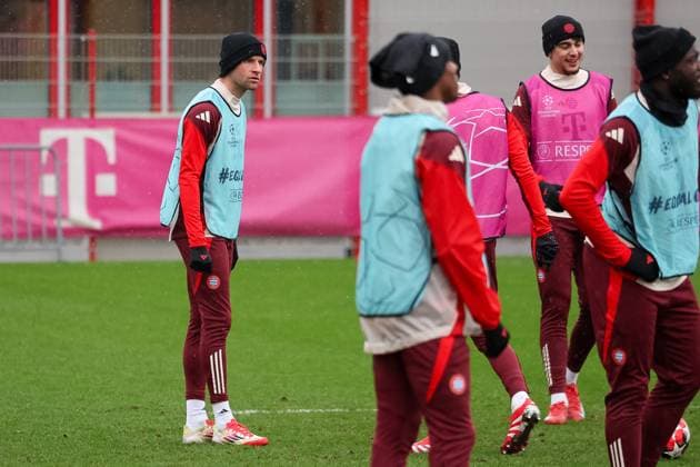 Thomas Mueller FC Bayern Muenchen, 25 at training, with Aleksandar Pavlovic FC Bayern Muenchen, 45 , GER, Final training, FC Bayern Muenchen, Football, UEFA Champions League, Matchday 8, 2024 2025 season, 28 01 2025, GER, Final training, FC Bayern Muenchen, Football, UEFA Champions League, Matchday 8, 2024 2025 season, 28 01 2025 Muenchen Copyright: xEibner-Pressefoto JennixMaulx EP_JML