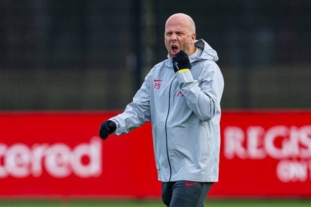 Football - UEFA Champions League - League Phase - PSV Eindhoven v Liverpool FC - MD-1 LIVERPOOL, ENGLAND - Tuesday, January 28, 2025: Liverpool s head coach Arne Slot during a training session at the AXA Training Centre ahead of the UEFA Champions League match between PSV Eindhoven and Liverpool FC. (Photo by Jon Super Propaganda) LIVERPOOL AXA Training Centre MERSEYSIDE ENGLAND  Copyright: xDavidxRawcliffex P2025-01-28-PSV_Liverpool_MD-1-19