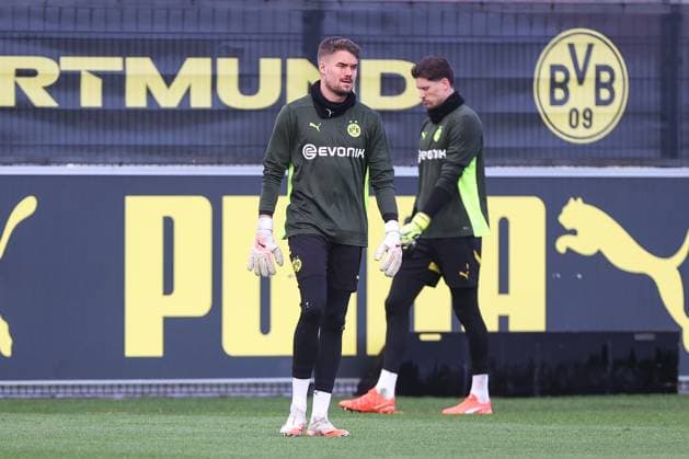 28 01 2025, Final training session for the UEFA Champions League match between Borussia Dortmund and Shakhtar Donetsk, f l goalkeeper Alexander Meyer Borussia Dortmund , goalkeeper Gregor Kobel Borussia Dortmund , Dortmund training ground Borussia Dortmund NRW Germany xRHR PHOTO DEx Copyright: DennisxEwert RHR-FOTOx RHR-FOTO DE